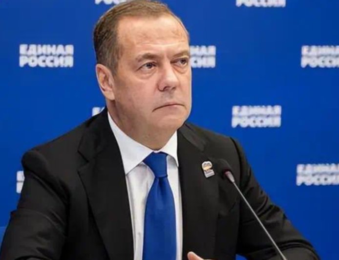 北约秘书长接受采访提“中俄威胁”，梅德韦杰夫回怼