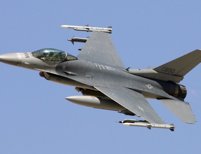 特朗普俱乐部再遭飞机“擅闯”，F-16升空紧急拦截