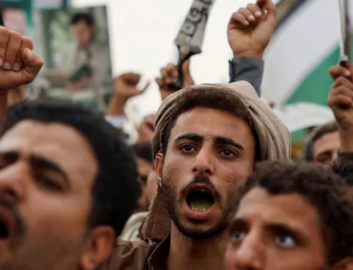 以色列轰炸也门港口和发电厂，胡塞武装发射更多导弹