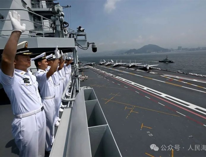 这一次，身在香港的“娘家人”成为了“航母站哥”