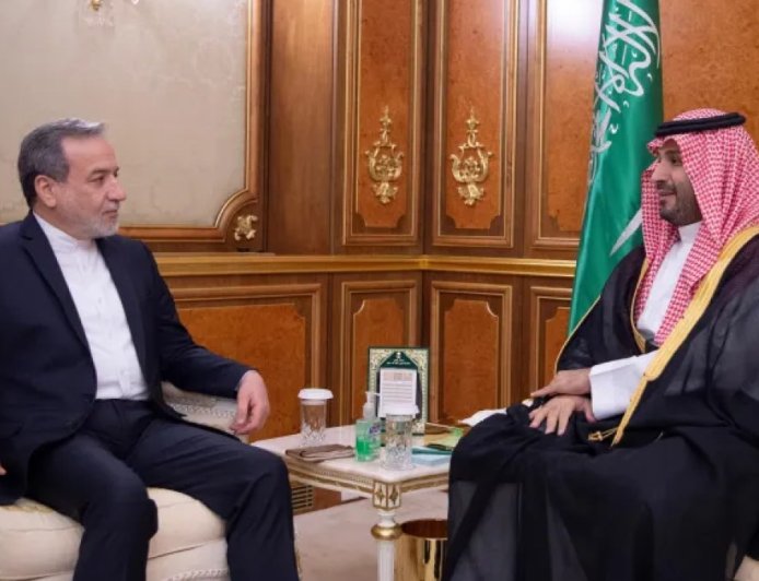 伊朗外交部长阿拉格齐与沙特王储穆罕默德在吉达举行“富有成效”的会谈