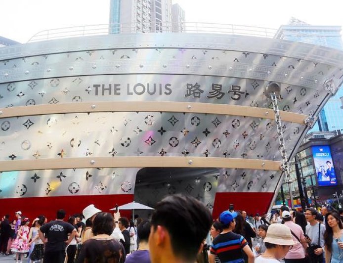 LV新店刷屏,最丑的单品被网友忽略了