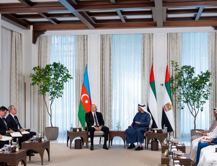 亚美尼亚与阿塞拜疆领导人在阿联酋举行和平会谈