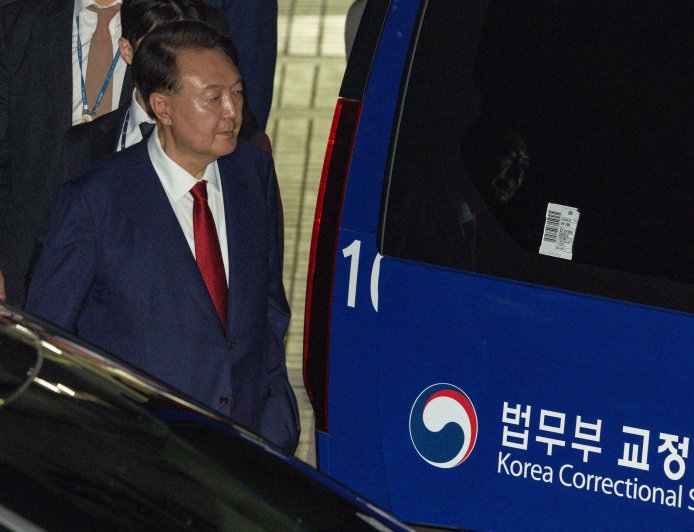 韩国前总统尹锡悦因戒严令再次被拘留