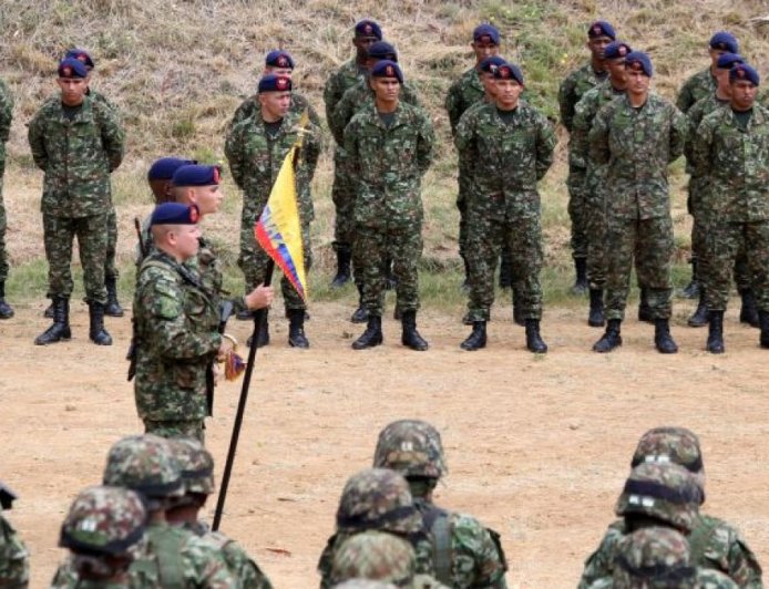 “从未碰过枪”：哥伦比亚武装人员加大童子军招募力度