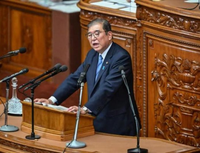 使尽浑身解数取悦特朗普，关税反增1个点，日本给了什么启示？