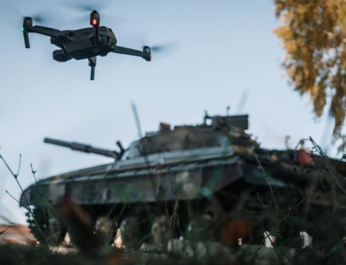 现代战争中，谁拥有这样的军事组合，谁就将取得胜利