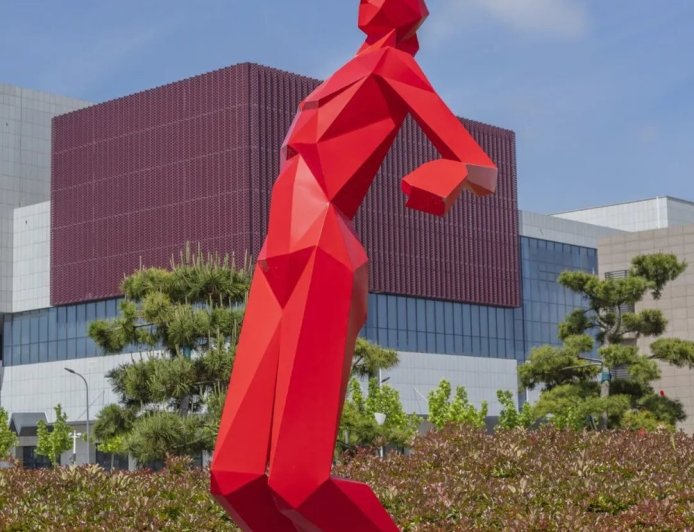 中年中国，到中流击水