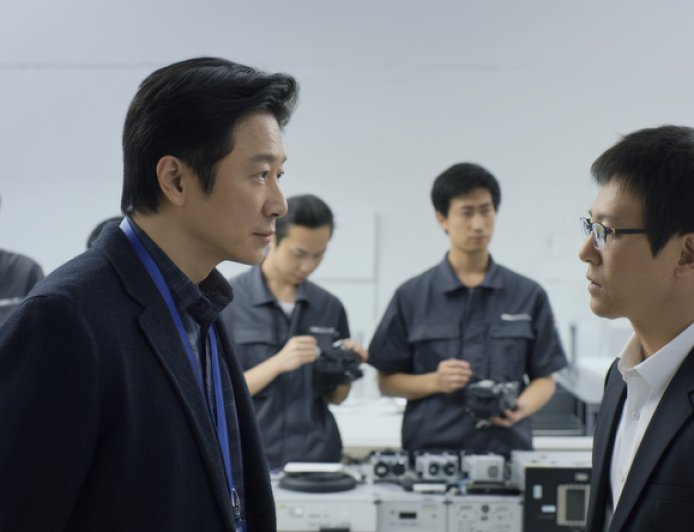 扎克伯格准备偷袭马斯克，华裔技术人才成为AI致胜关键