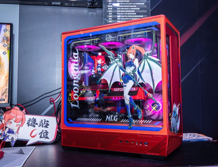 微星 BW 2025 展示魔龙姬定制版主题整机，含系列硬件及外设