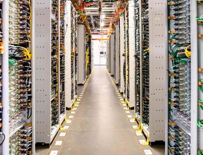 亚马逊 AWS 展示 Project Rainier 分布式集群，有望成为最强 AI 模型训练计算机