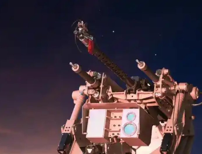 人类史上首次！俄军人向机器人部队投降，由无人机押送收押为战俘