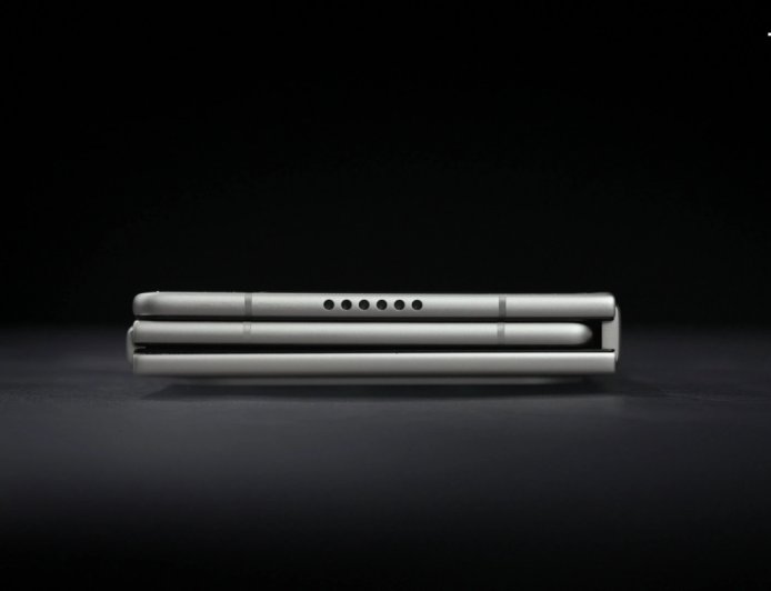 传音 Tecno 推出三折叠概念手机：折叠态仅厚 11.49mm，展开 3.49mm