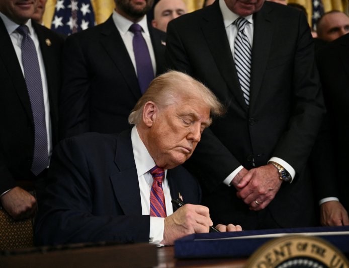 特朗普称新签署的加密法案将确立“美国主导地位”