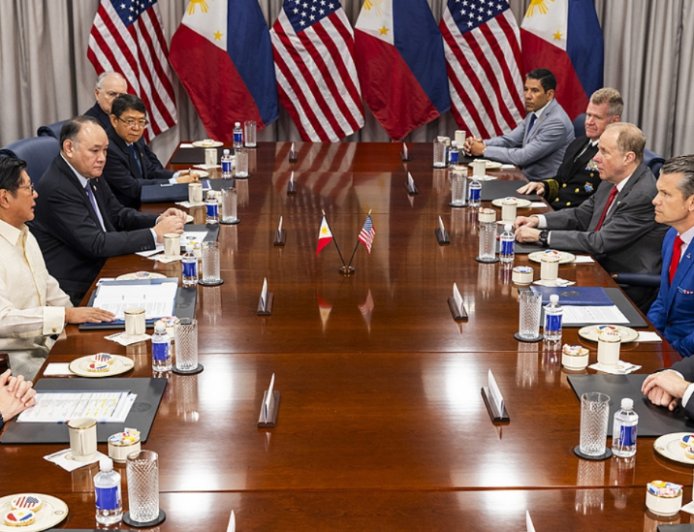 美菲宣称《共同防御条约》适用南海 中方回应