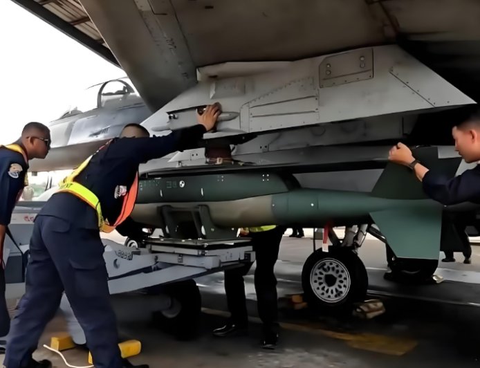 战机轰炸火箭炮开火 泰柬冲突持续升级