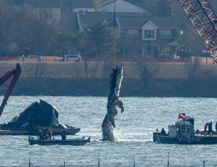 Air traffic controller should have warned plane of Army helicopter's path ahead of fatal DC crash: FAA