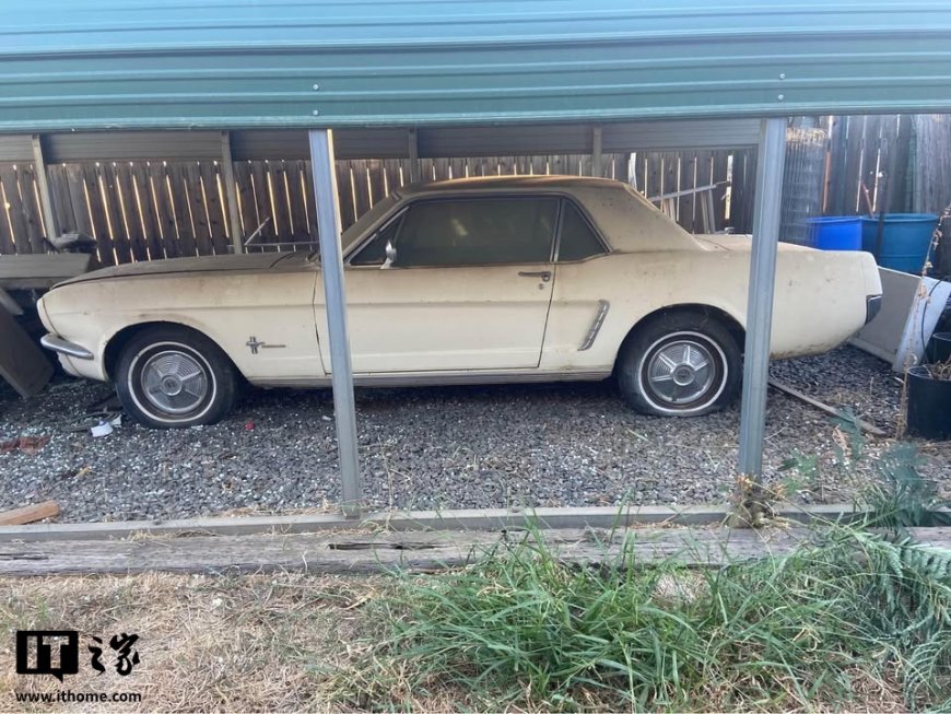 1965 年初代福特野马 Mustang Coupe“车房宝物”现身:搭直列六缸发动机,报价 1 万美元