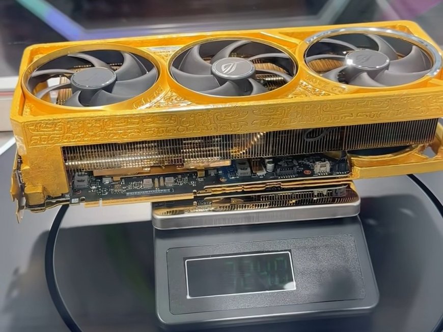 5kg 真金打造 500 万元“卡皇”,华硕展示 ROG 夜神 RTX 5090 D 黄金显卡