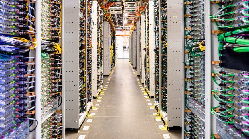 亚马逊 AWS 展示 Project Rainier 分布式集群,有望成为最强 AI 模型训练计算机