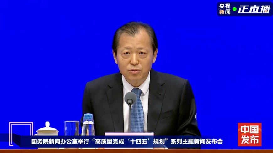 全球最大高速铁路网、高速公路网和邮政快递网,我国高铁营业里程占世界 7 成以上