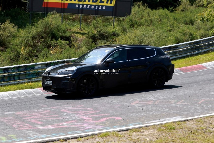 “扮猪吃老虎”,宾利全新豪华 SUV 伪装成保时捷纯电卡宴在纽北路试