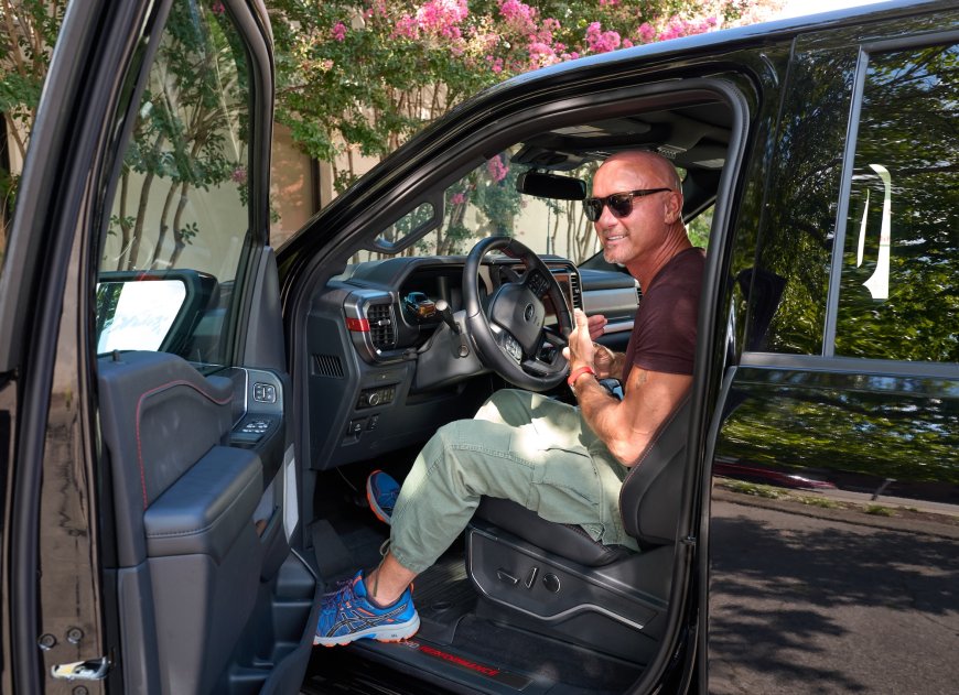 Tim McGraw Unveils Newly Shaved Head, Shows Off Ripped Muscles in Nashville