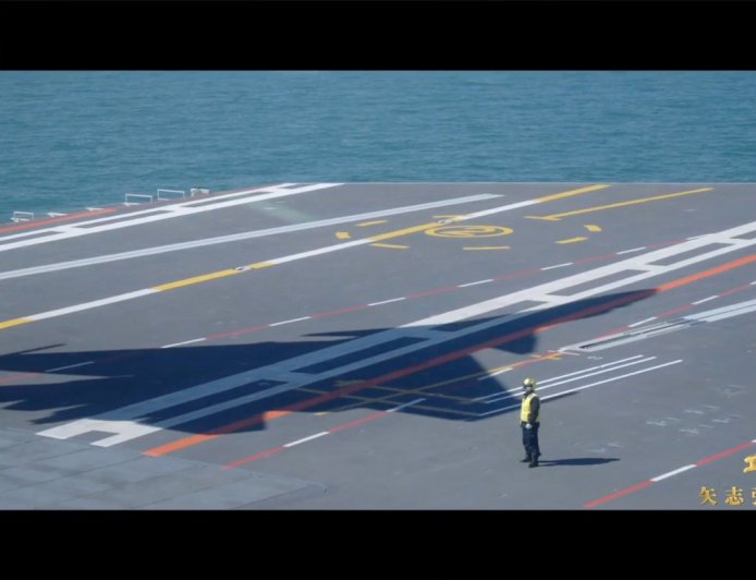 我国首艘电磁弹射型航母“福建舰”进入最后攻坚时刻，正在攻克能否兼容从滑跃到弹射起飞的无缝转接