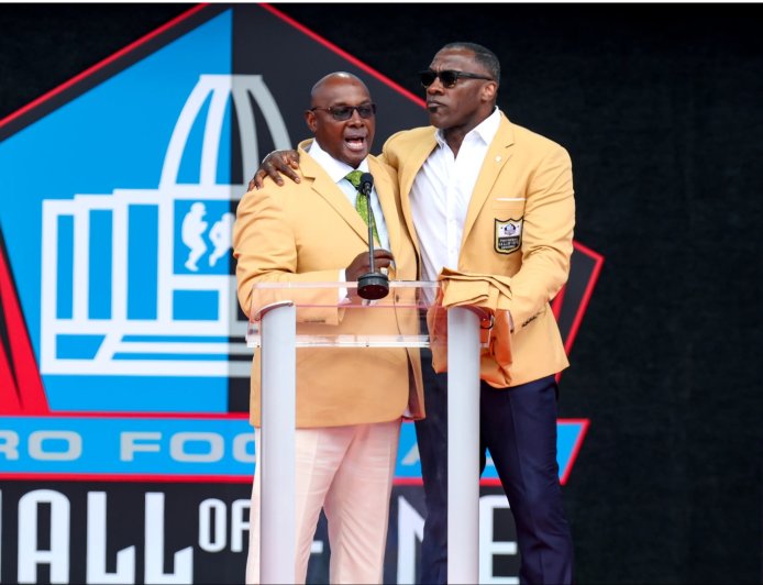 Emotional Sterling Sharpe makes heartfelt gesture to brother Shannon at Hall of Fame days after firing