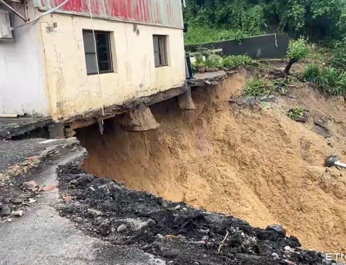 驚悚！柳營土石流民宅地基掏空　深夜巨響「鐵厝車庫整個消失」