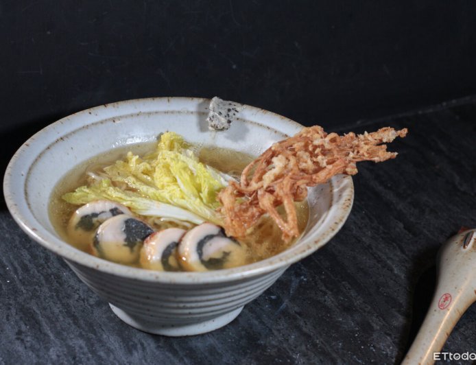 跳脫傳統日式拉麵框架　隱身巷弄的「SOMMÉ」主打法式澄清雞湯
