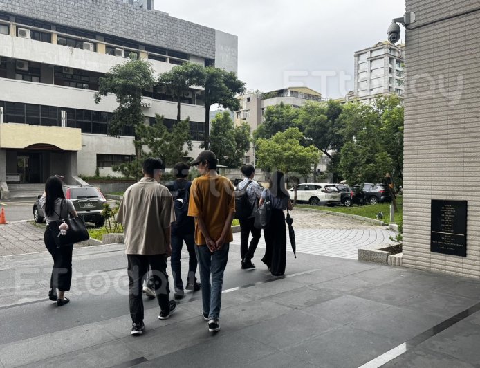 獨／麥當勞少女性侵輕生案再開庭　家人與「關鍵證人」現身士檢