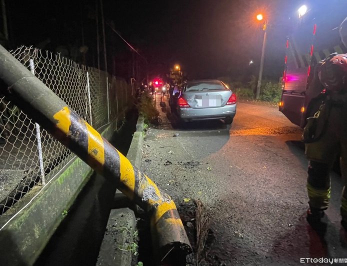 屏東男偏離車道撞斷電桿　被抓包酒駕下場慘