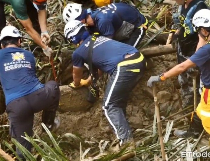 高雄終於放晴！南橫1家5口墜谷重啟搜救　人力挖掘盼有奇蹟