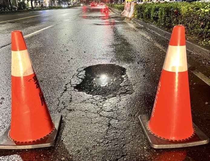 雨彈狂砸馬路藏「坑洞地雷」害4車開過爆胎　高雄市府要賠了