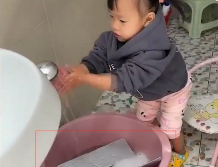 2岁闺女趁爸爸午睡好心“清洗”电脑垃圾