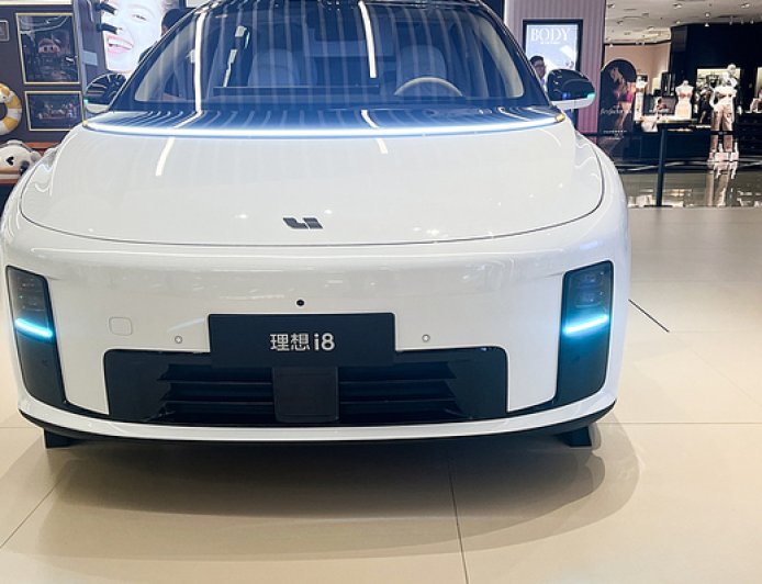 理想i8上市一周后调价改配，统一版本定价33.98万