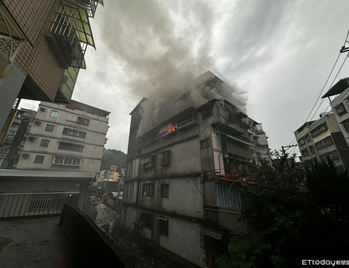 快訊／基隆住宅惡火！與妻逃生後他衝回火場關電源　困濃煙喪命