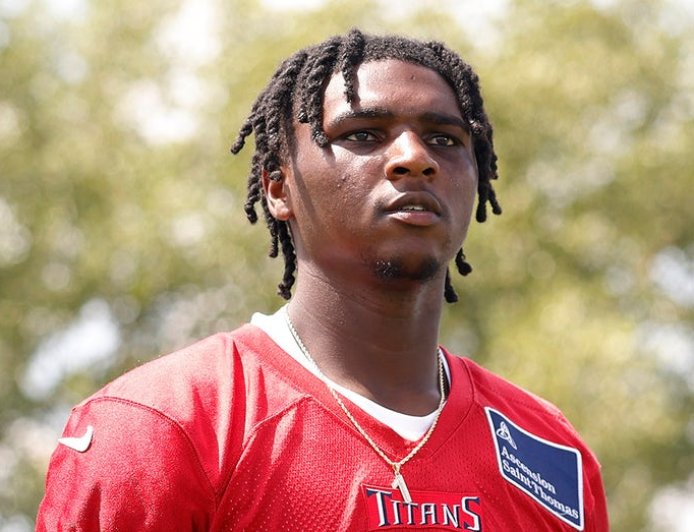 NFL rookies brought to tears after surprise videos, signed jerseys from Tom Brady and other football legends