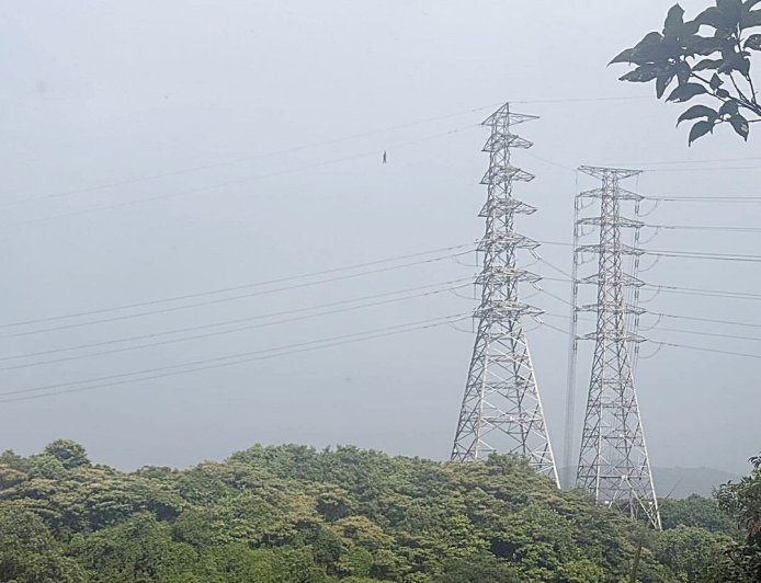 快訊／驚悚！男掛桃園龜山「20層樓高」高壓電塔　疑觸電慘死