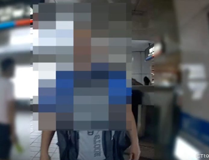 短裙女搭捷運手扶梯　色男手機放膝蓋偷拍！正義哥喝斥攔阻