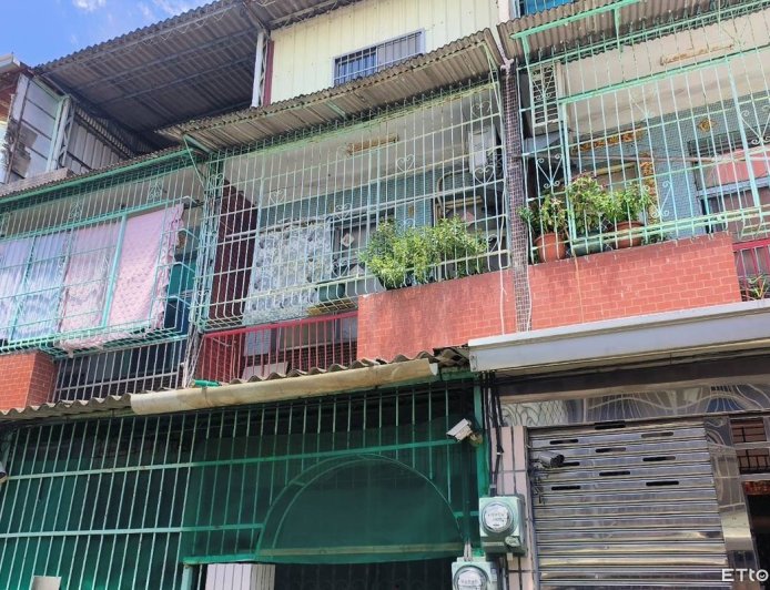 煮到一半溜出門！高雄透天厝廚房狂竄煙　鄰居氣炸：已是第4次