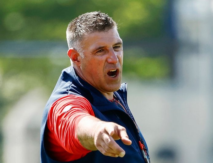 Drake Maye says Mike Vrabel's bloodied face after he rose from pile at practice was reminiscent of Trump rally