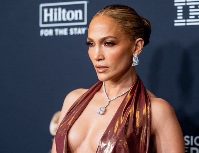 Jennifer Lopez’s Favorite Versatile Flip-Flops Are 30% Off Right Now