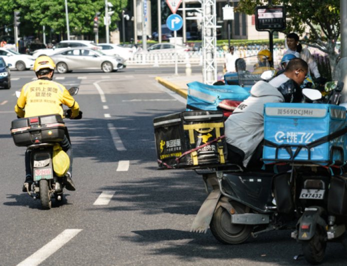 “秋天的第一杯奶茶”，外卖平台又爆单了