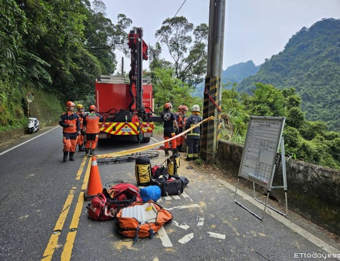 快訊／北宜18K大貨車翻落山谷　警消垂降25米「找不到駕駛」