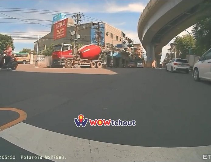 男買水果拜拜被水泥車輾斃...恐怖畫面曝 2兒父親節痛哭認屍