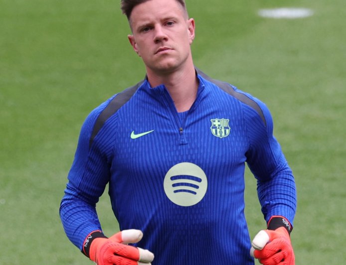 Barcelona in stunning U-turn over club captaincy as star man is reinstated following lengthy statement