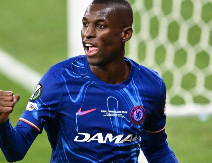 Nicolas Jackson makes Chelsea transfer decision with striker offered to two Premier League clubs