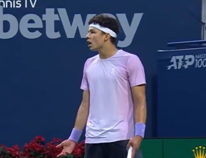 Canadian Open final halted as crowd suddenly erupts to leave players baffled